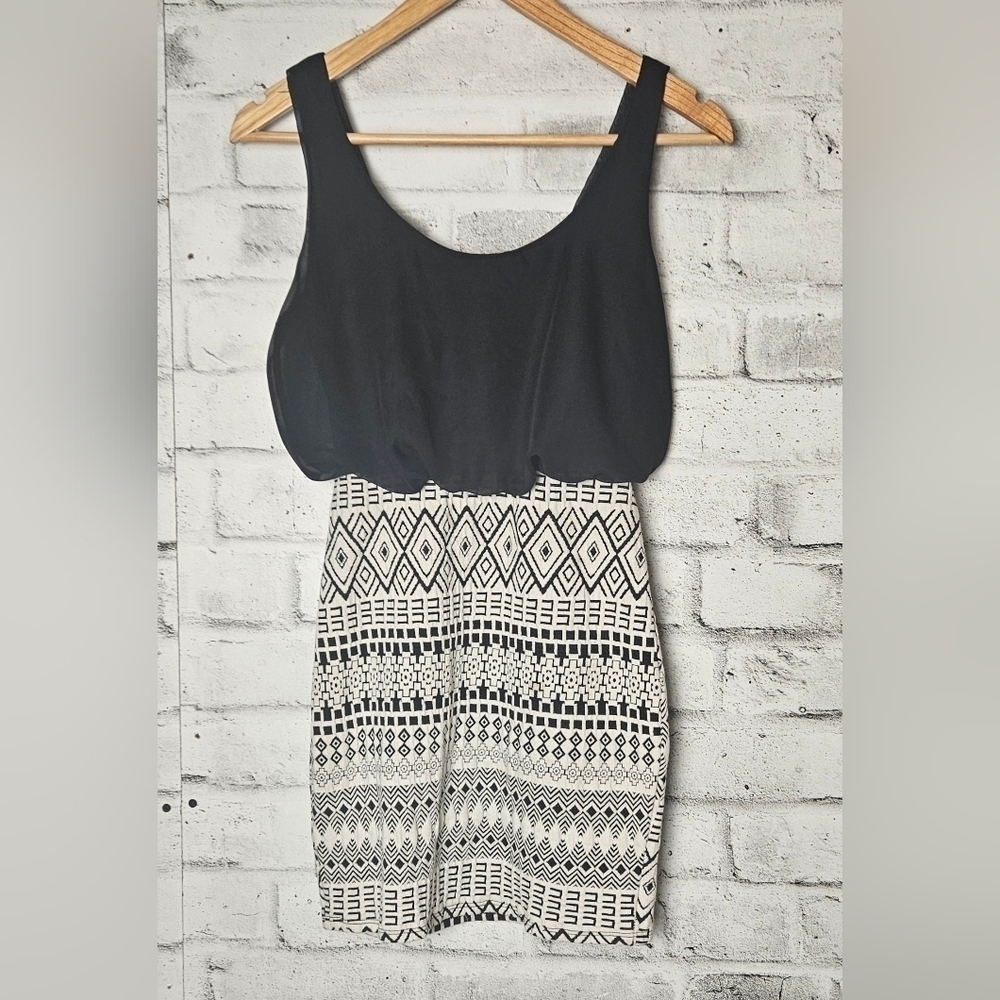 Seductive Black White Bodycon Mini Dress Women’s Small Sleeveless Chiffon